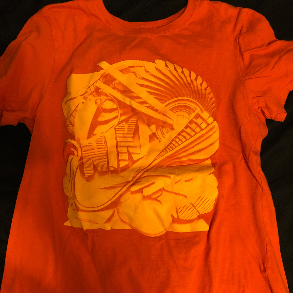 Girls Nike tee